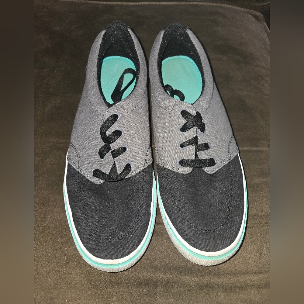 Airwalk Black and Gray Sneakers‎ with Streamlined Design